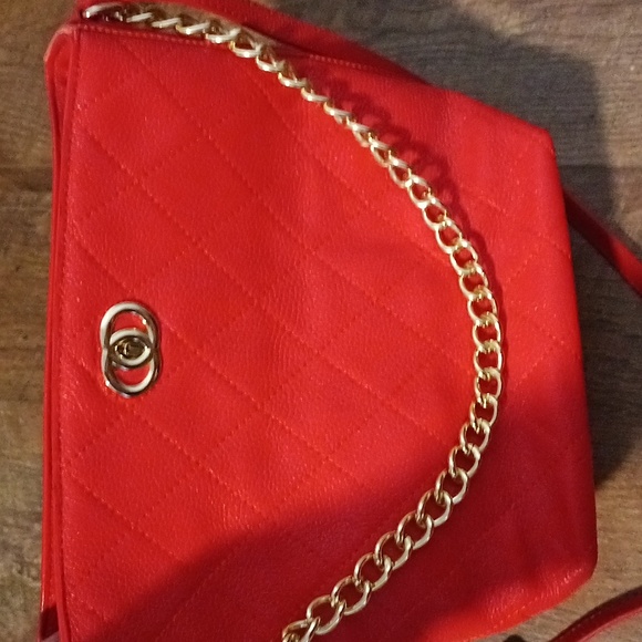 Coral handbag with gold hardware new❤️ - Picture 3 of 11